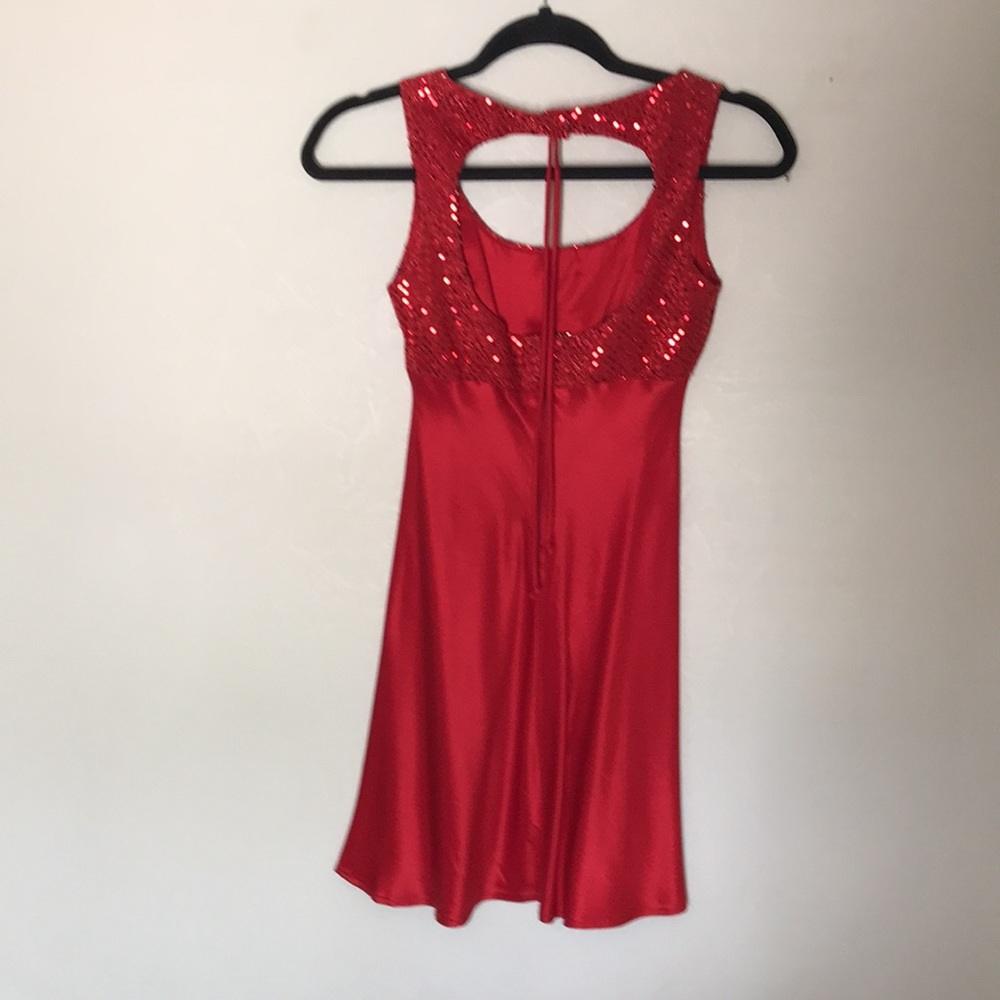 Dress - Picture 2 of 6